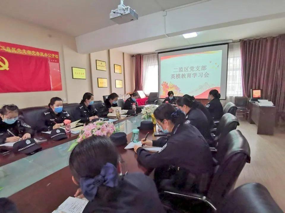 甄嬛传隐藏小细节:华妃吃瓜设计绝妙,圆明园宴会令人细思极恐